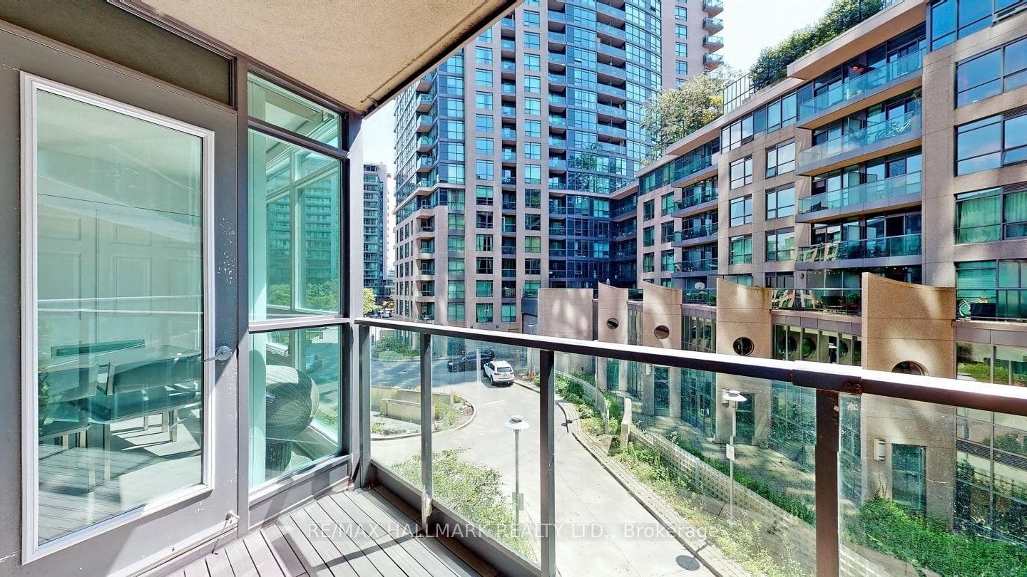 231 Fort York Boulevard Unit 303 photo 27
