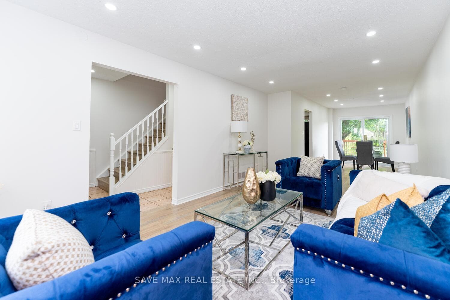 537 Lancelot Crescent photo 7