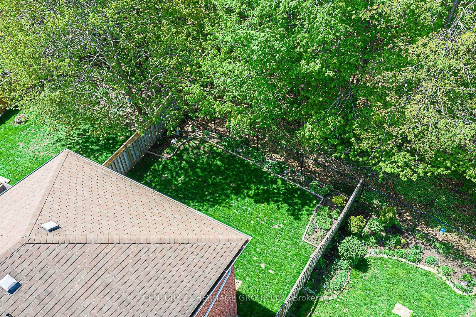 402 Carruthers Avenue photo 40