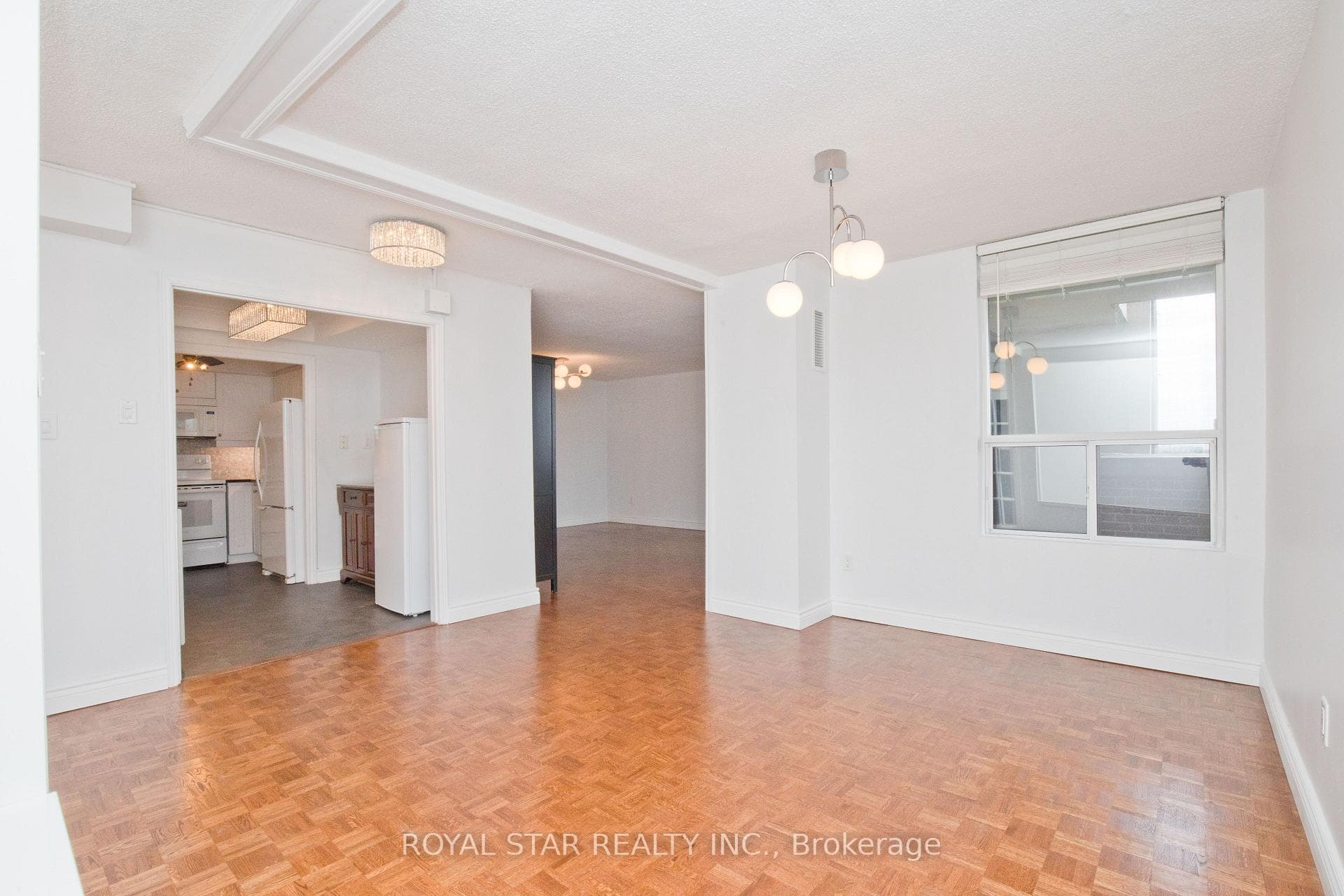 1535 Lakeshore Road Unit 1607 photo 6