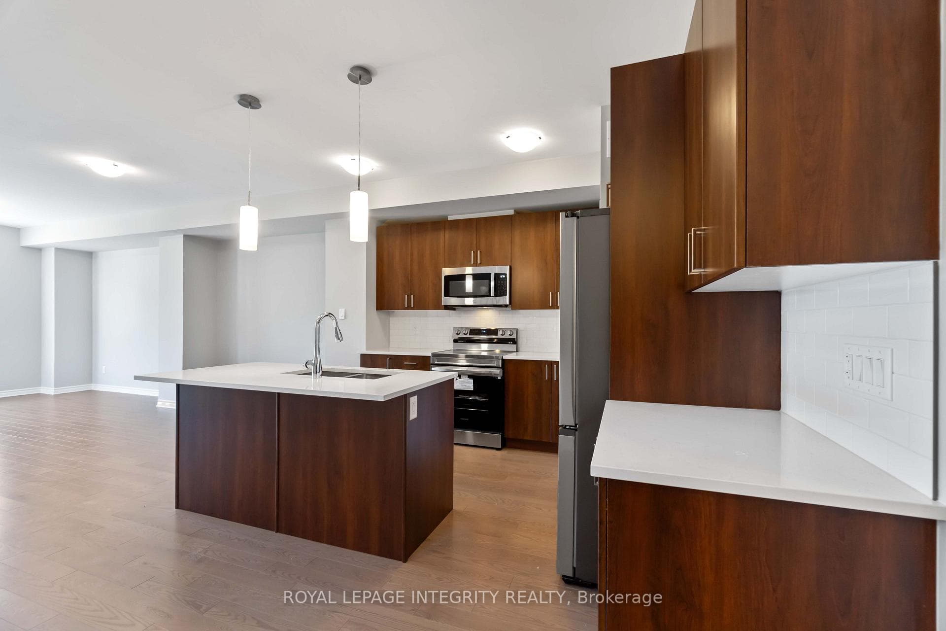 634 Fisher Street photo 7