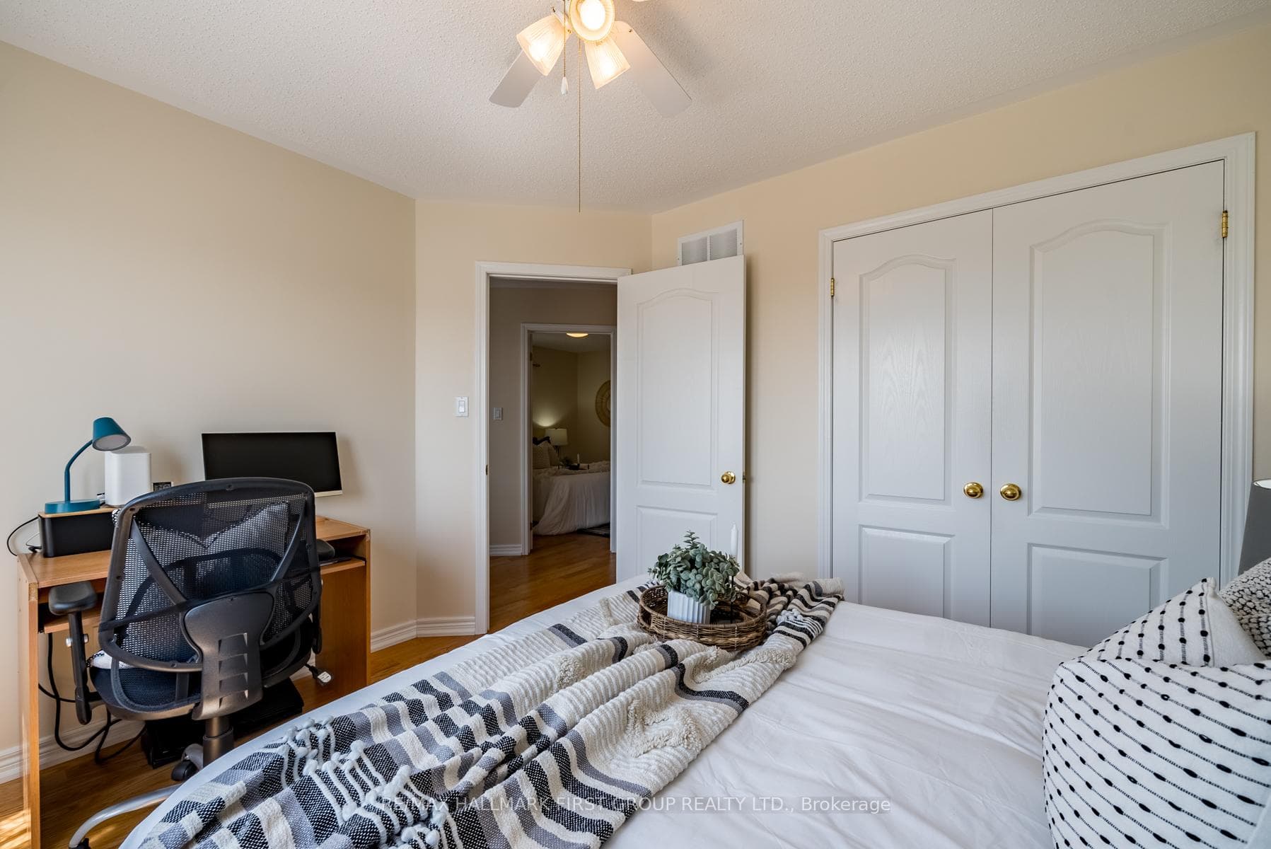 681 Blythwood Square photo 37