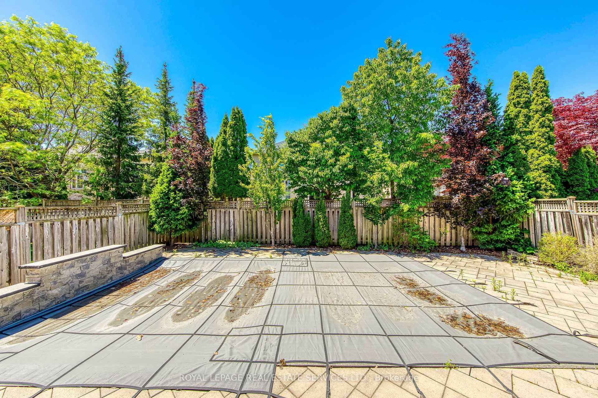 2473 Tesla Crescent photo 41