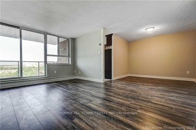 100 Wingarden Court Unit 1812 photo 8