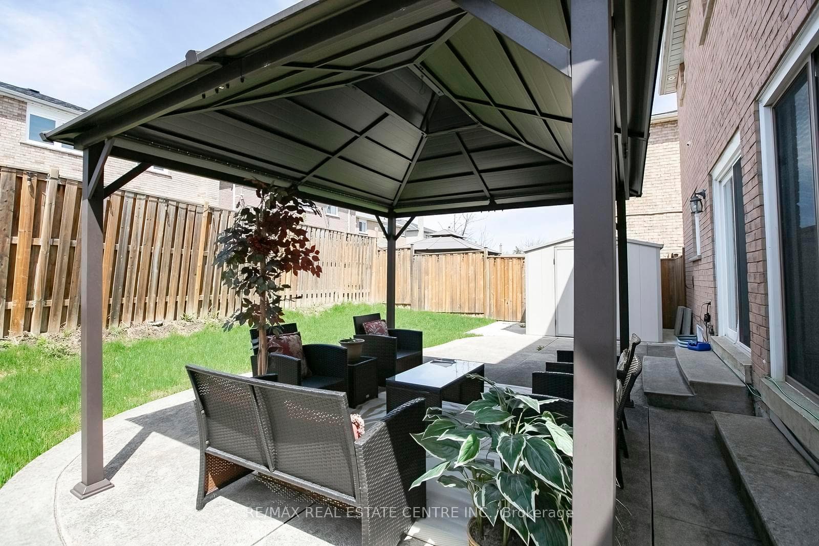 108 Moffatt Avenue photo 45