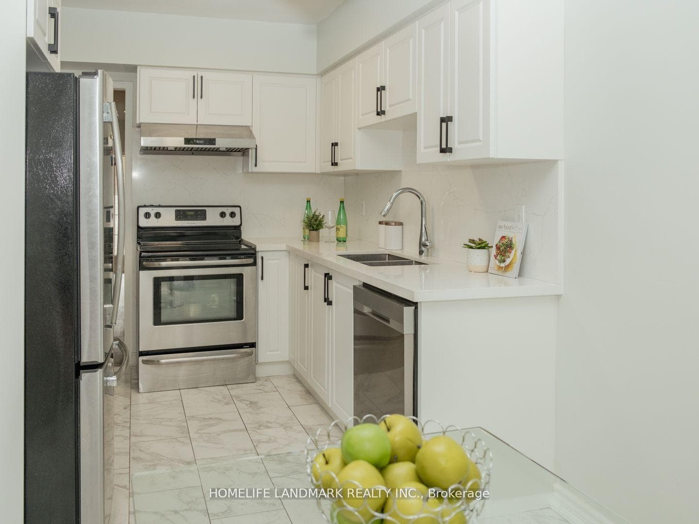 6094 Windfleet Crescent photo 10