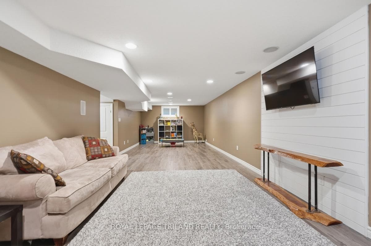 2091 Pennyroyal Street photo 35
