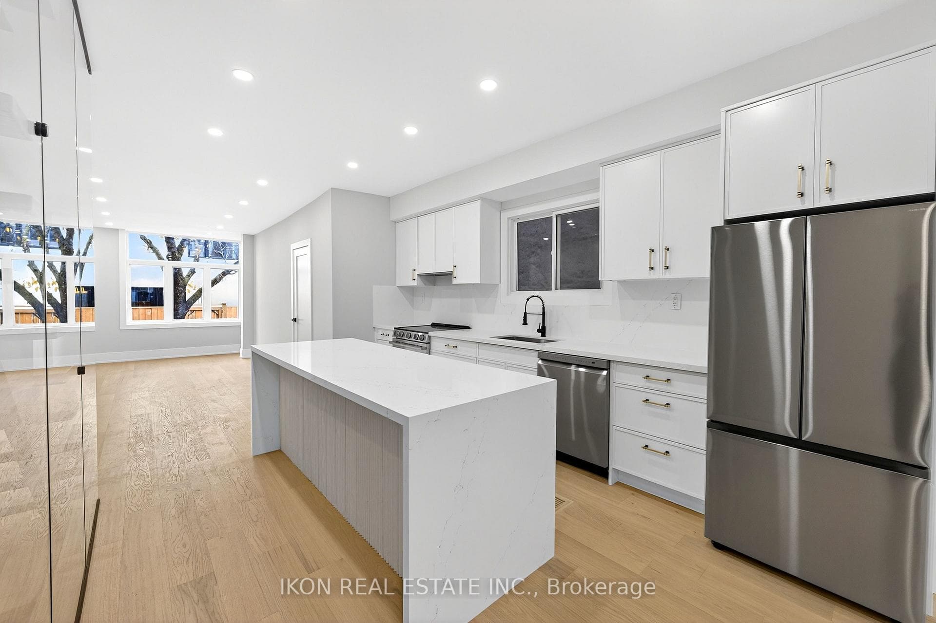 475 Delaware Avenue photo 5