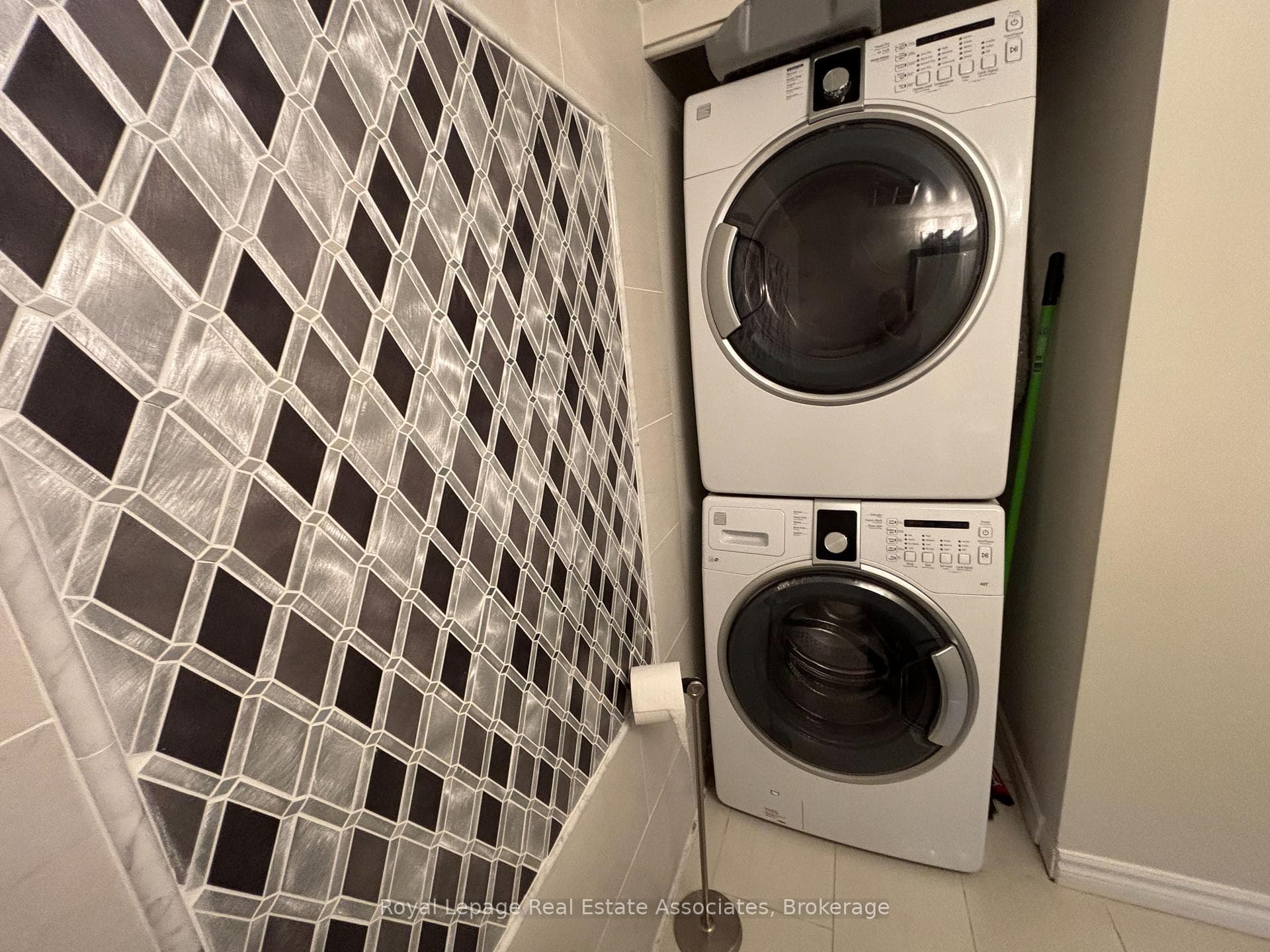 2585 Erin Centre Boulevard Unit 809 photo 14