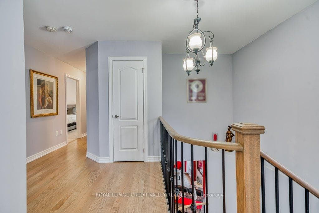 533 Brooks Street photo 18