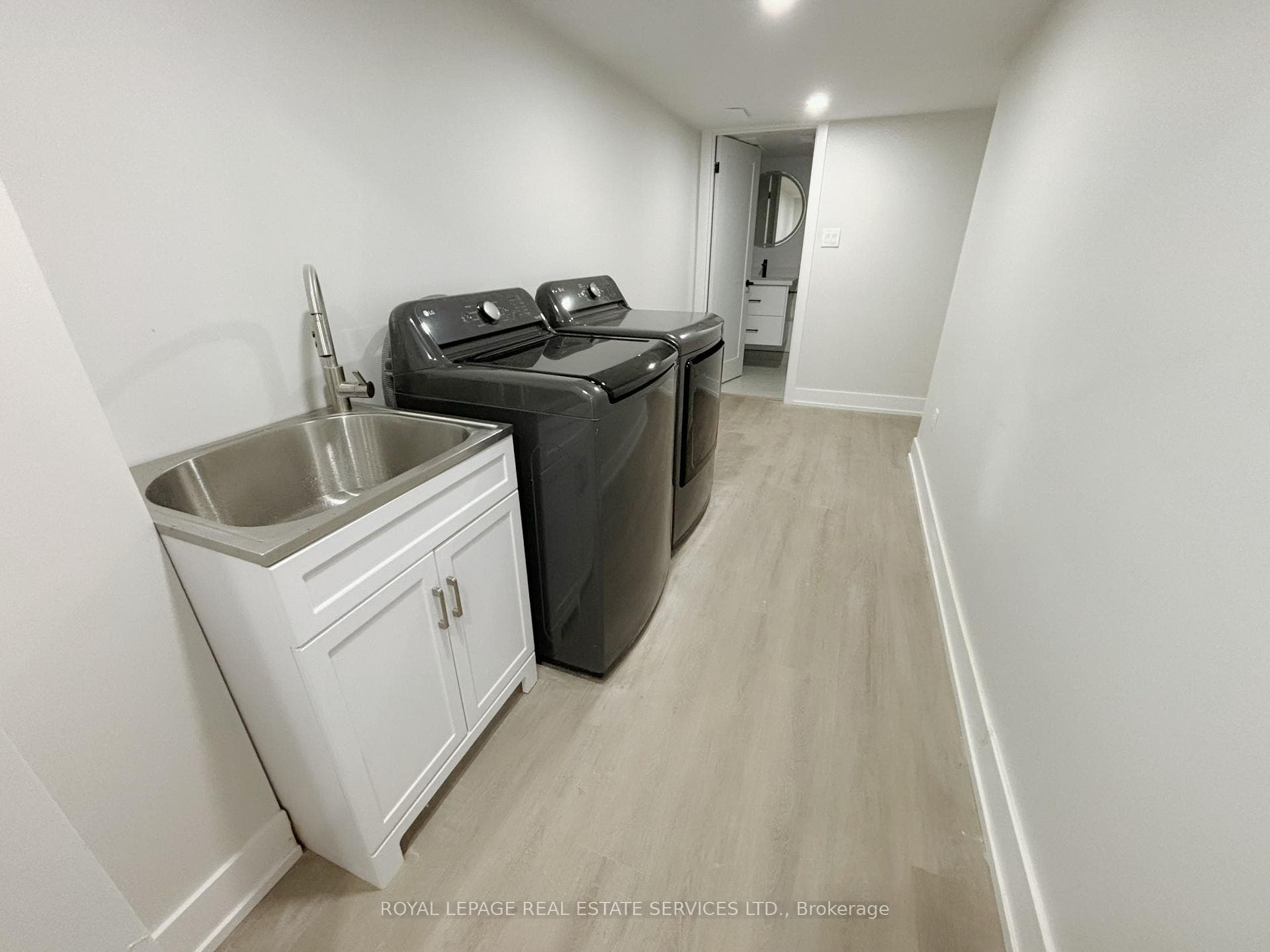 422 Blinco Terrace Unit Basement photo 8