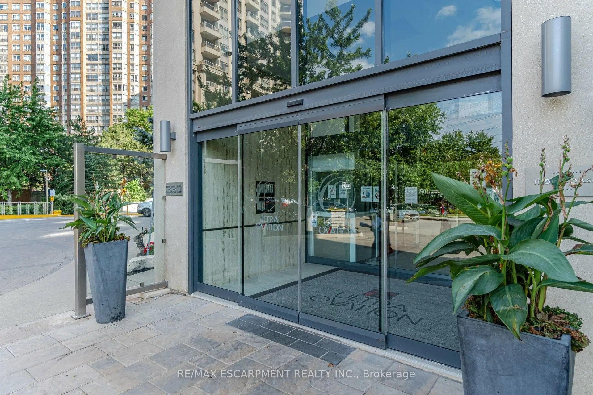 330 Burnhamthorpe Road Unit 708 photo 2