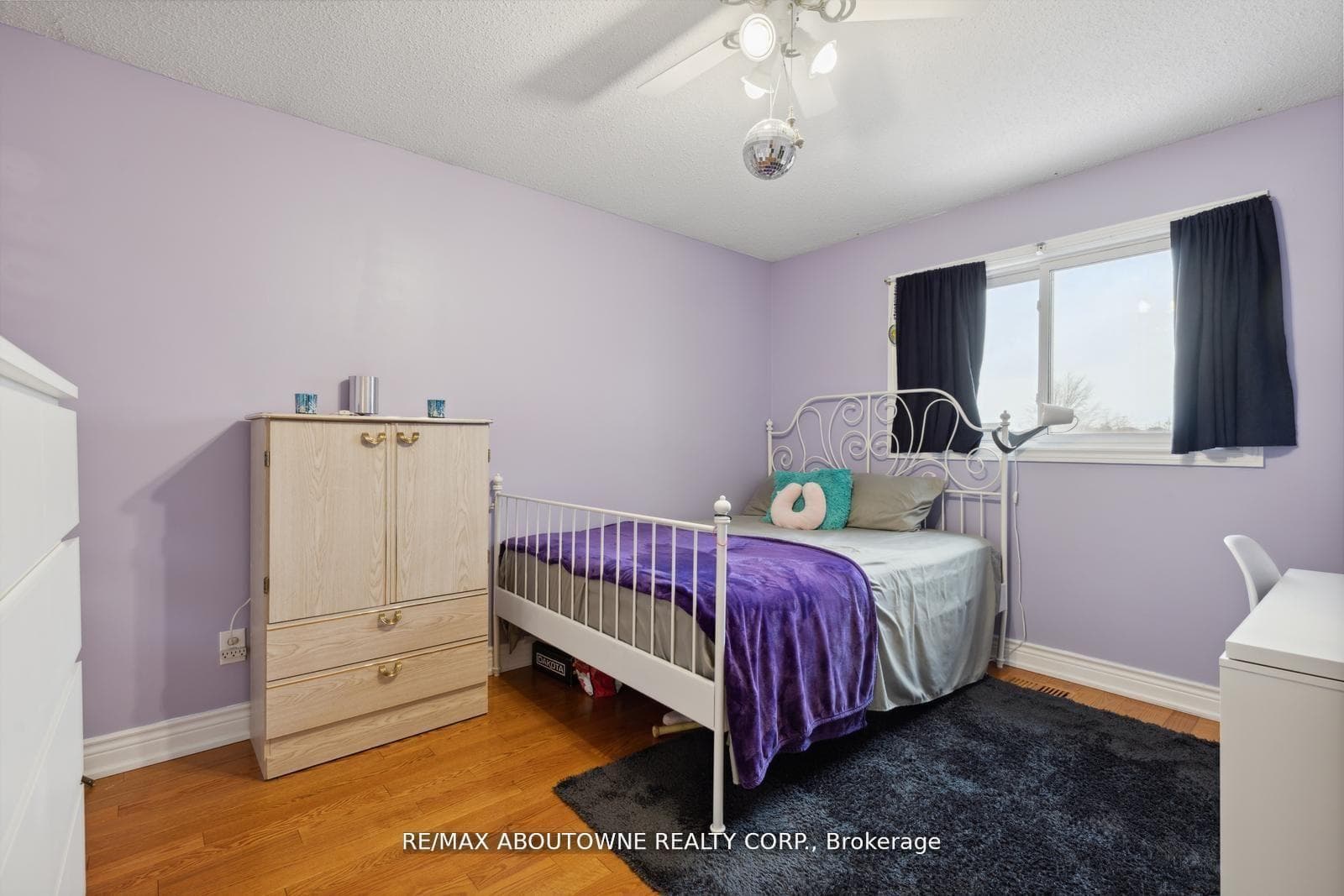 5687 Goldenbrook Drive photo 21