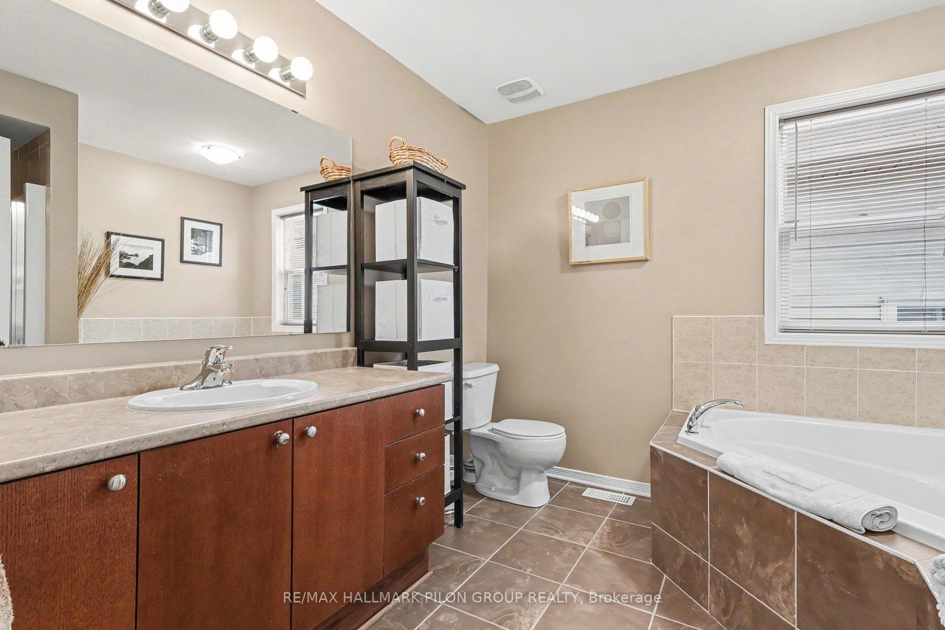 1046 Fieldfair Way photo 12