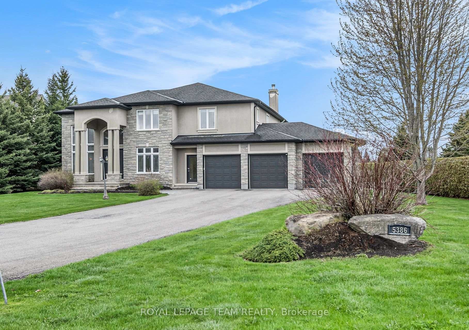 5386 Mansel Crescent photo 2