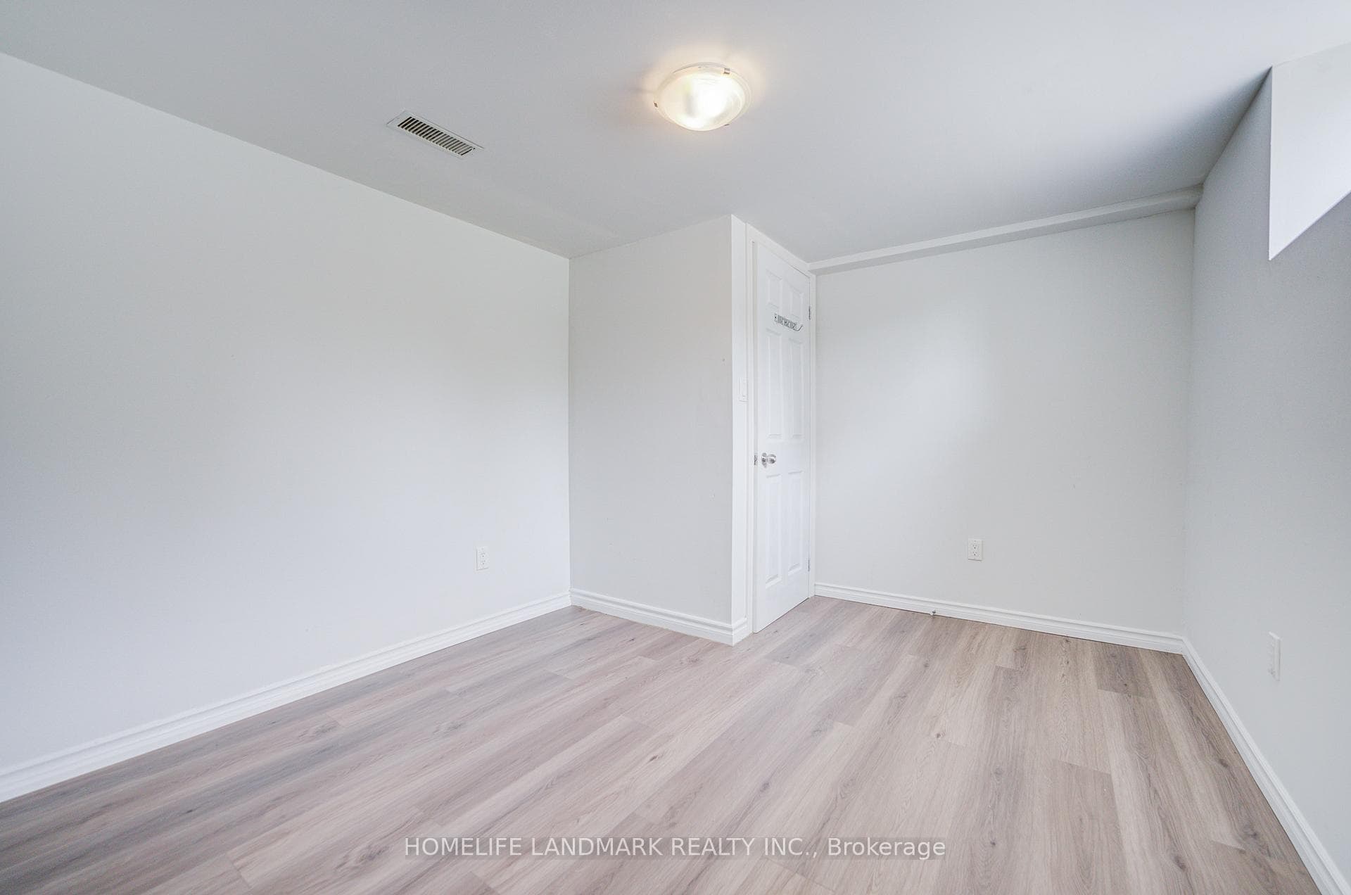 964 Pharmacy Avenue photo 29