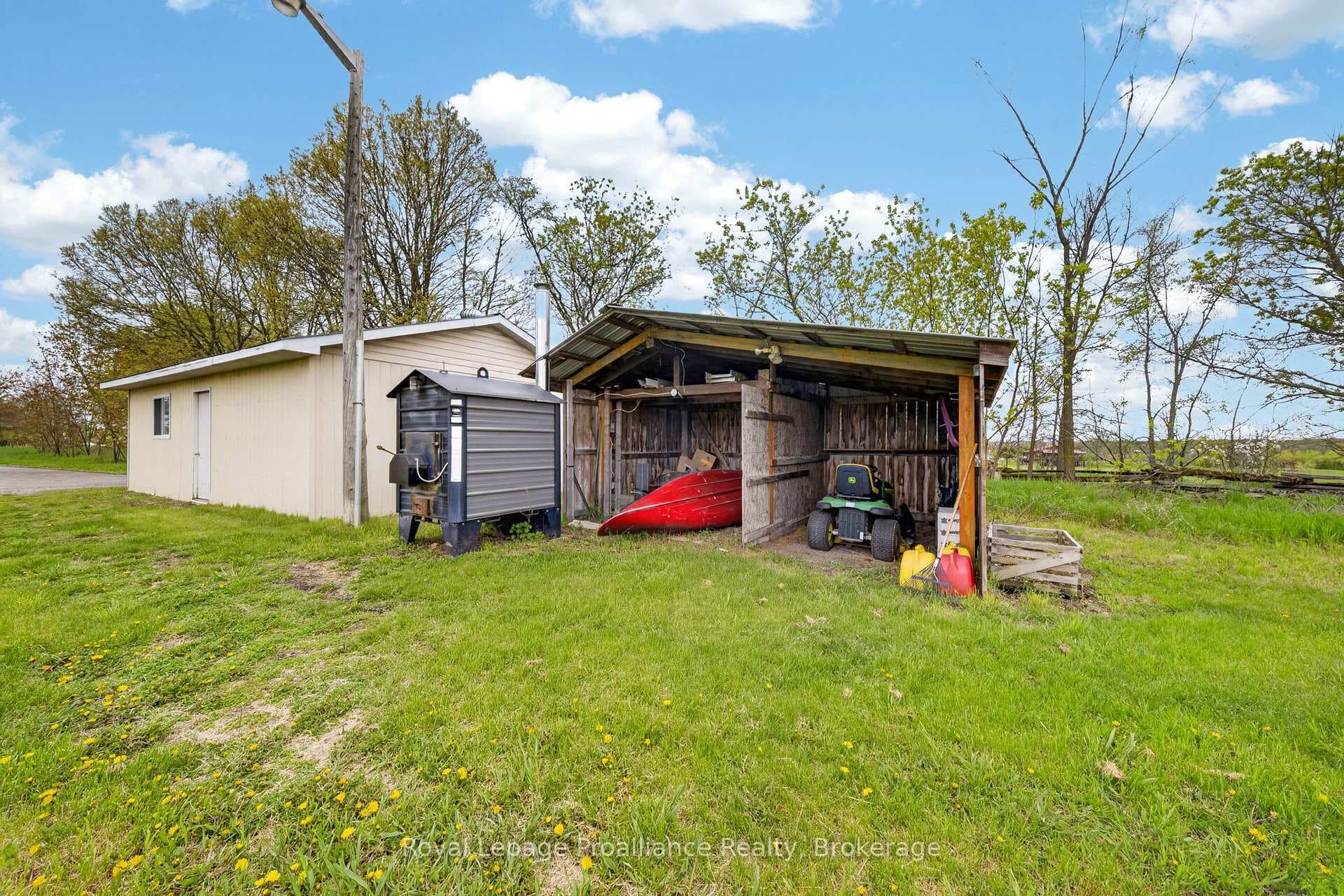 235 East Hungerford Road photo 43