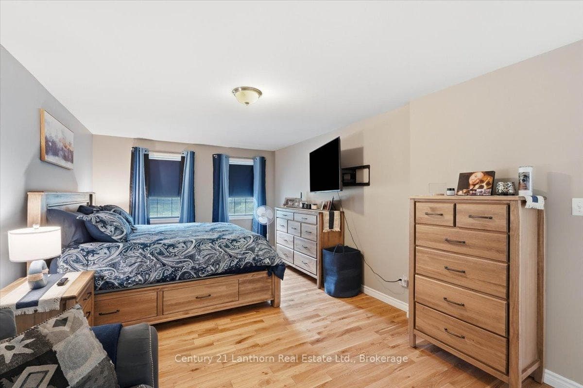 170 Centre Road photo 32