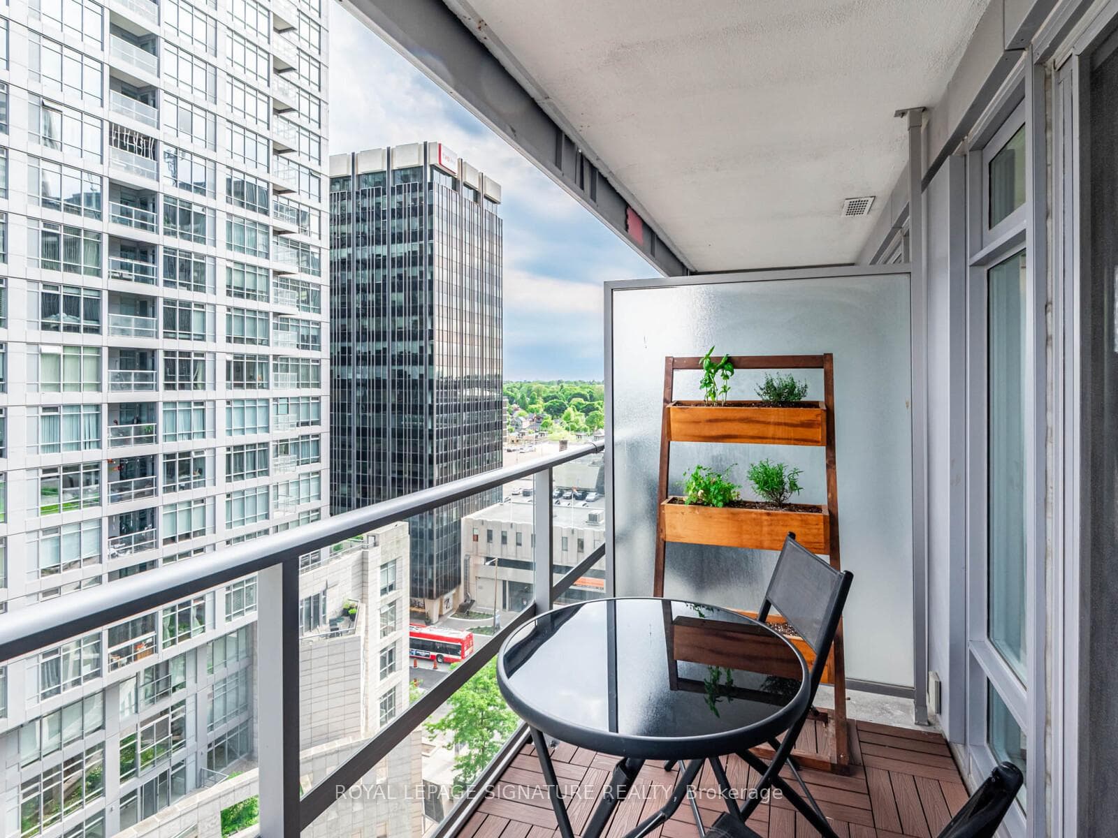 2191 Yonge Street Unit 1203 photo 24
