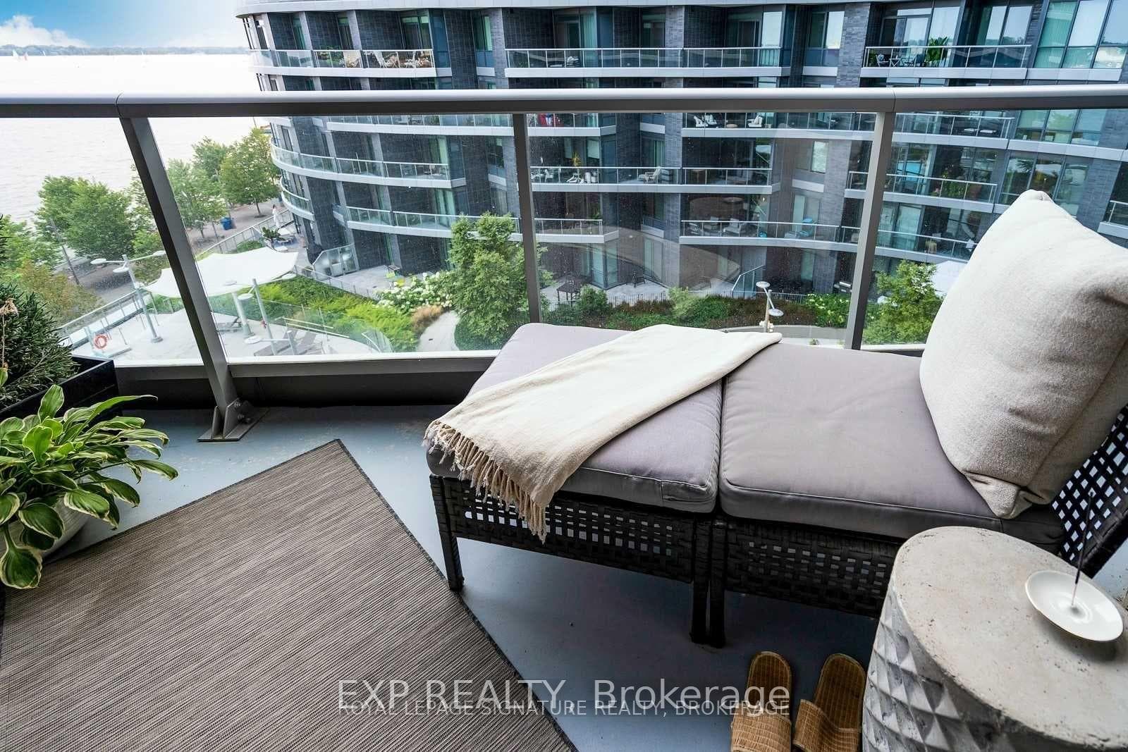 1 Edgewater Drive Unit 613 photo 24