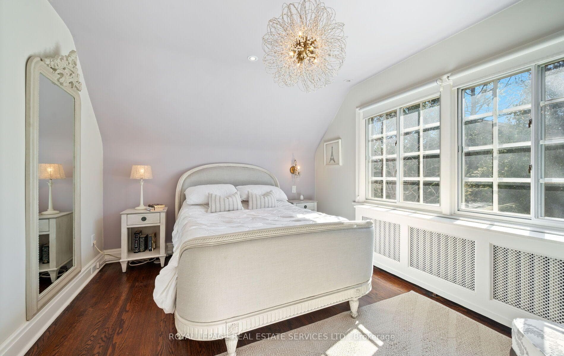 60 Thompson Avenue photo 36