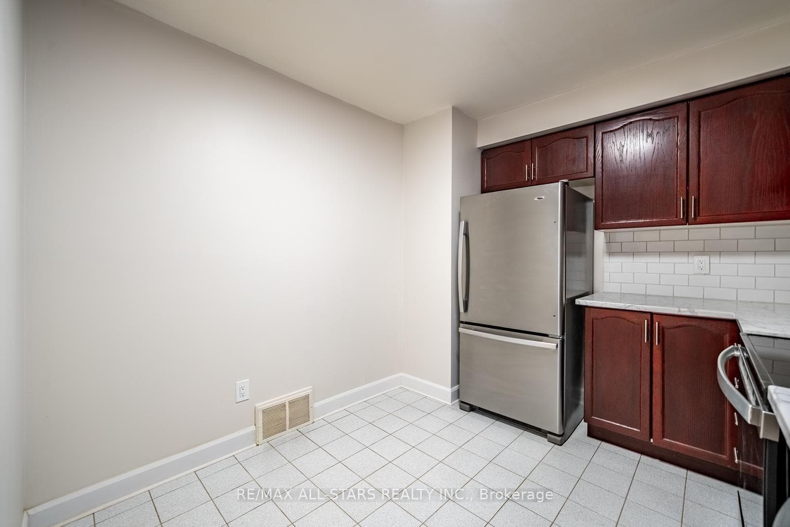 eat-in kitchen