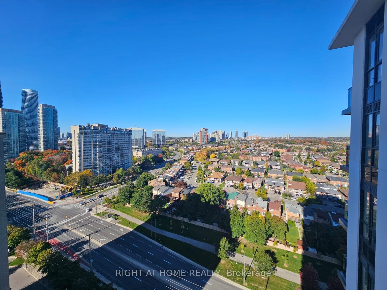 202 Burnhamthorpe Road Unit 1603 photo 11
