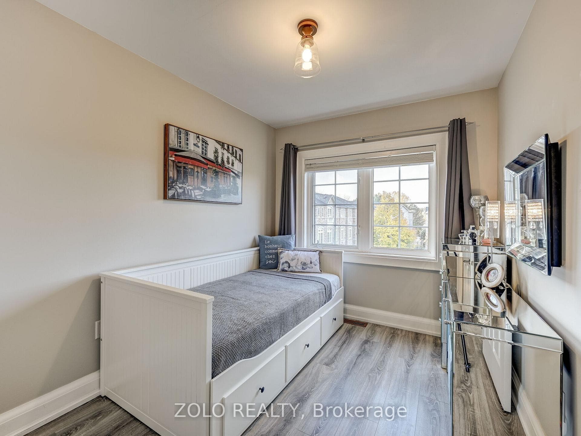 8 Burgon Place photo 32
