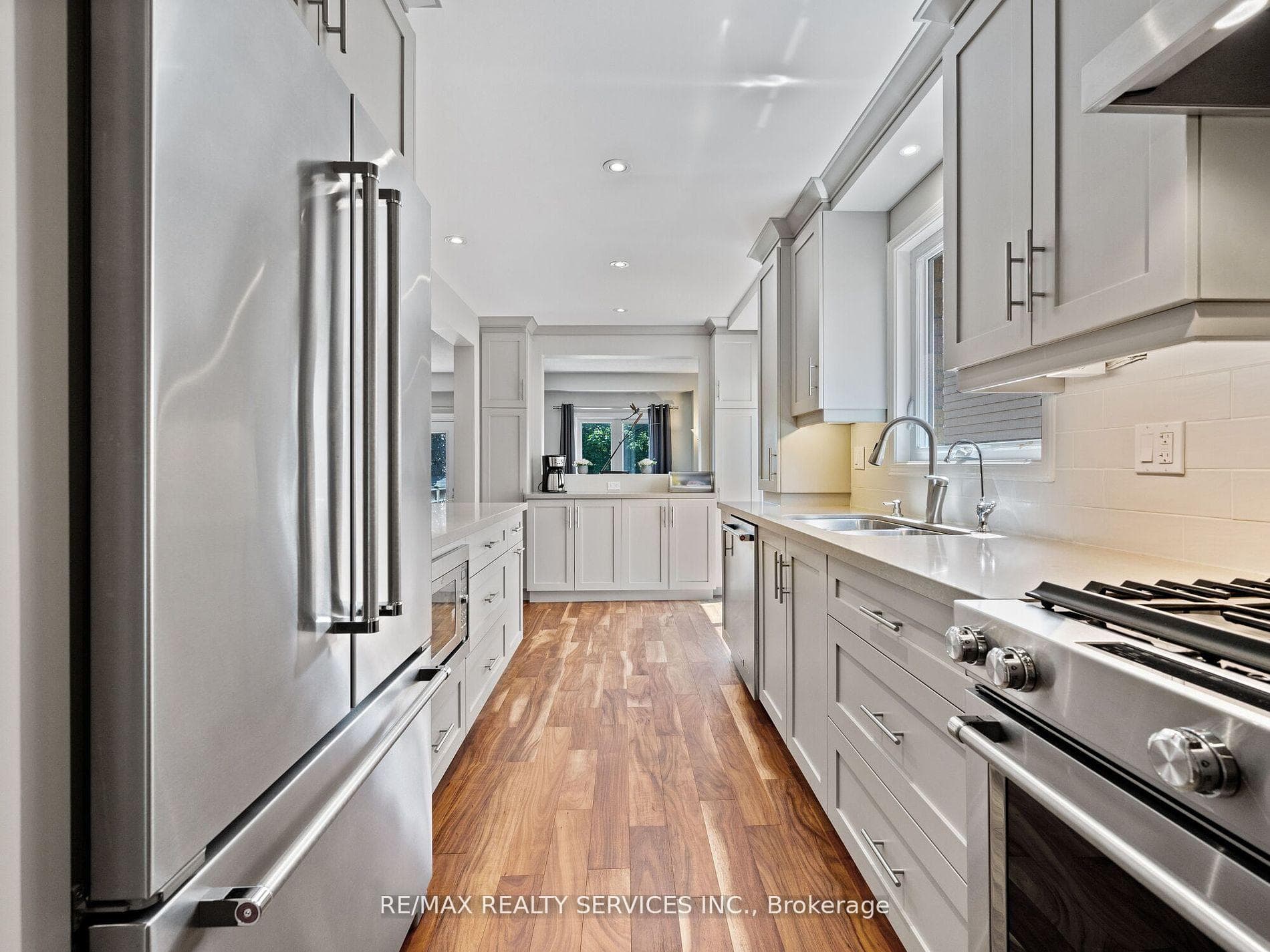 15 Garden Avenue photo 17