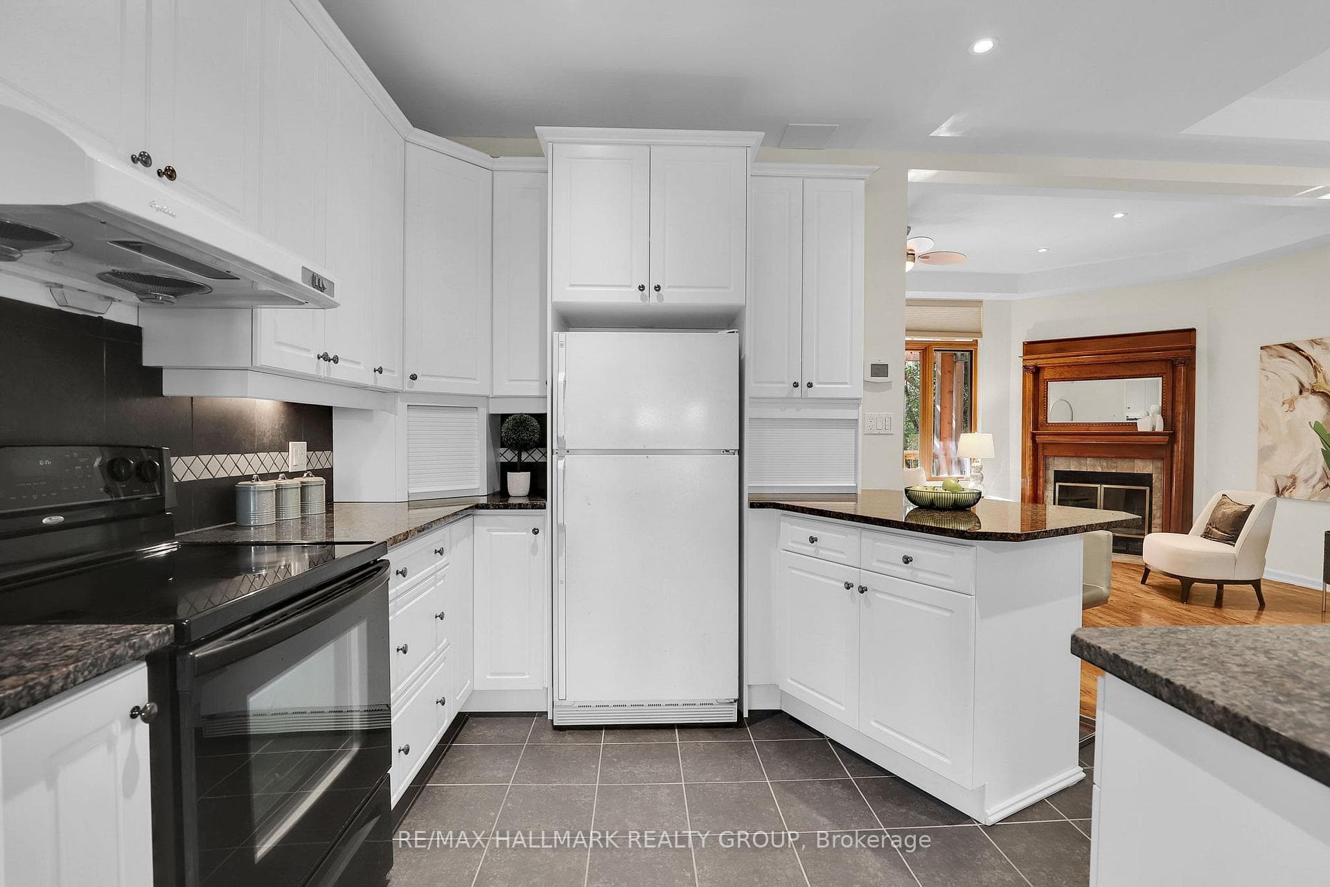 7 CLAREY Avenue photo 23