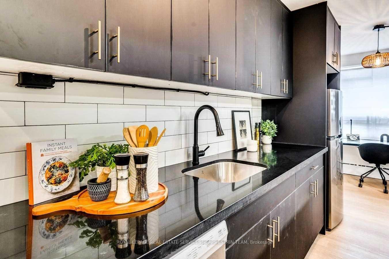 420 Eglinton Avenue Unit 206 photo 11