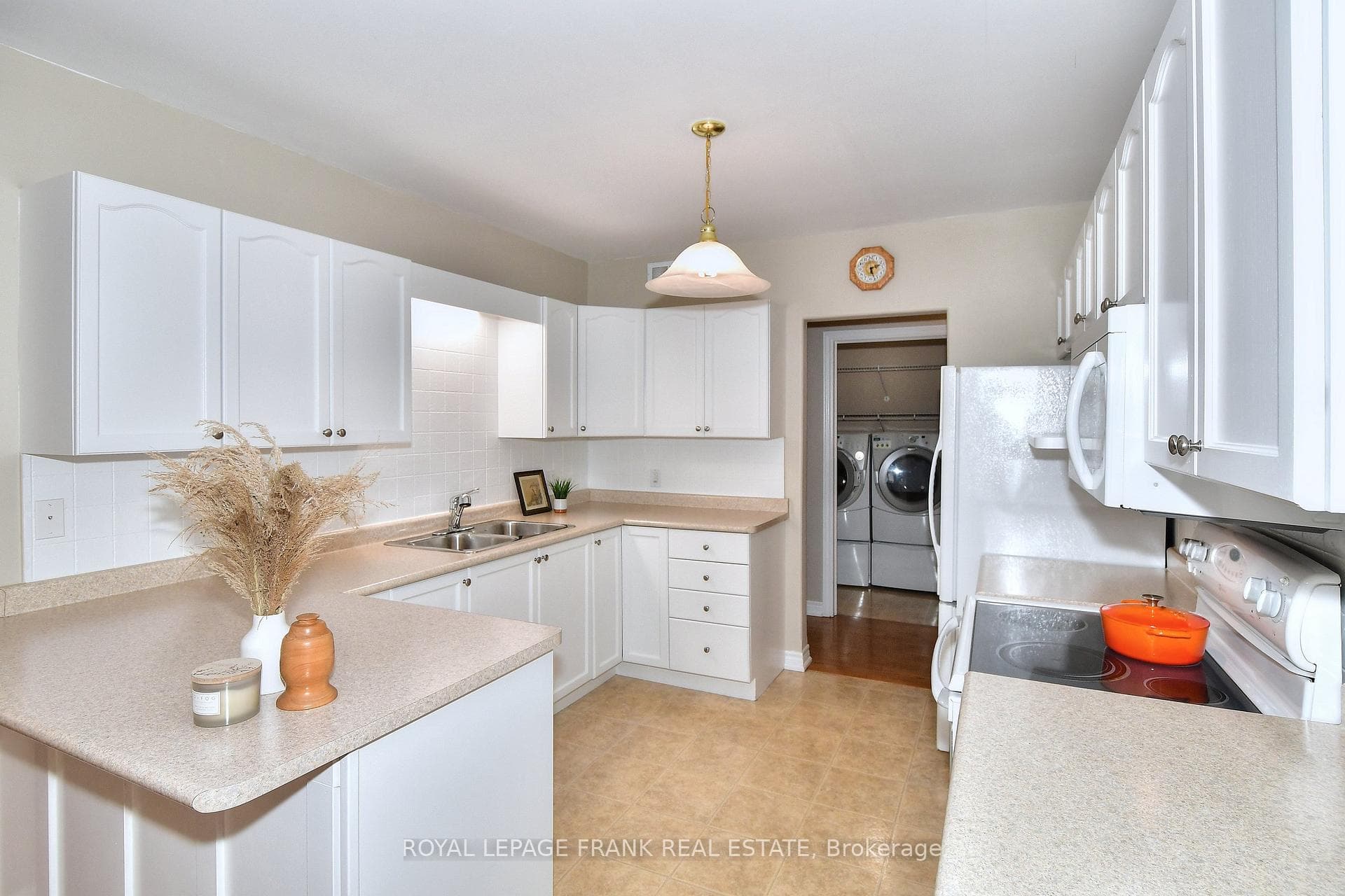 7 Village Crescent photo 7
