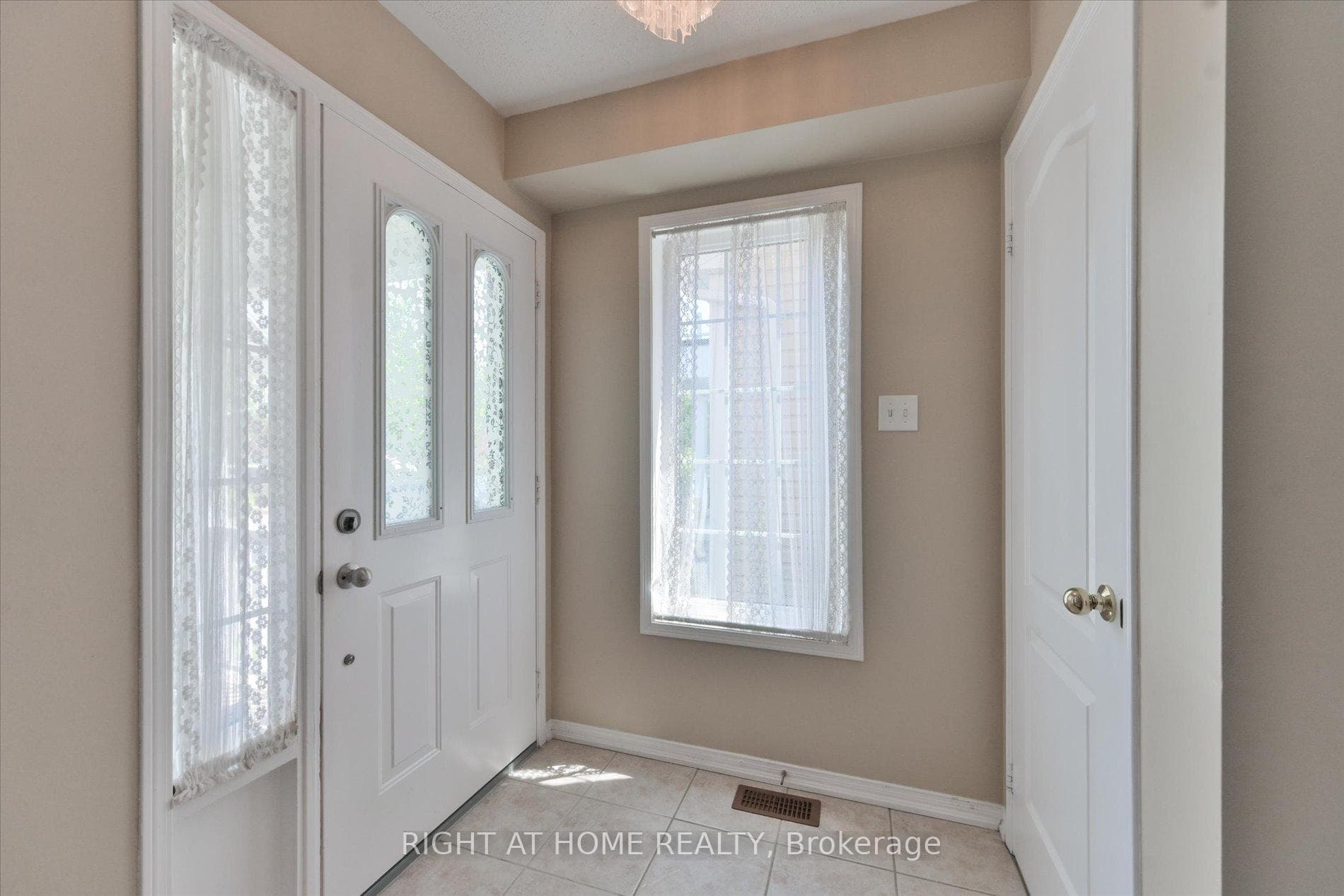 94 Moynahan Crescent photo 4