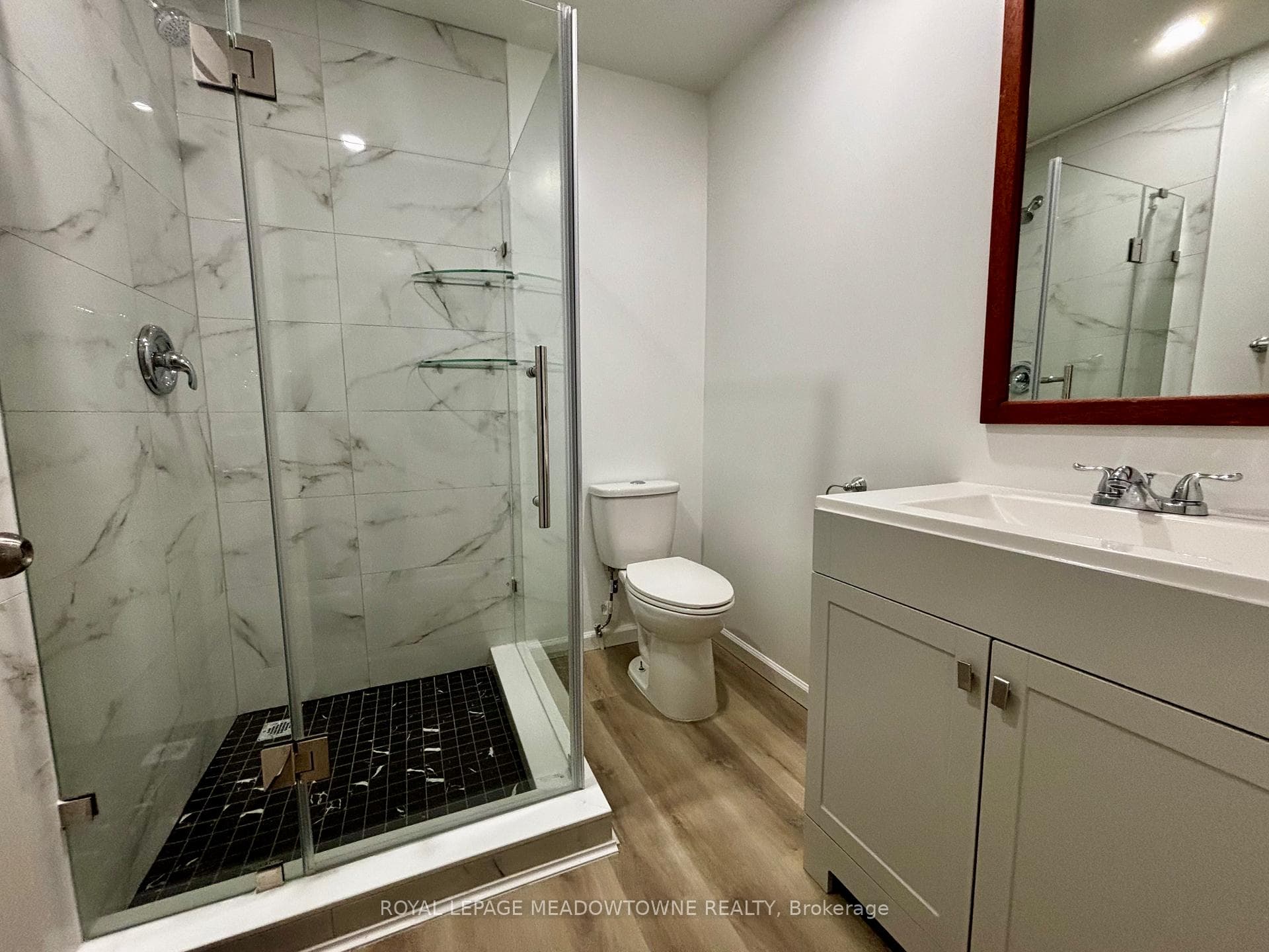736 Sunnypoint Drive Unit Upper photo 8