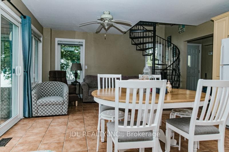 3188 Lakeshore Road photo 9