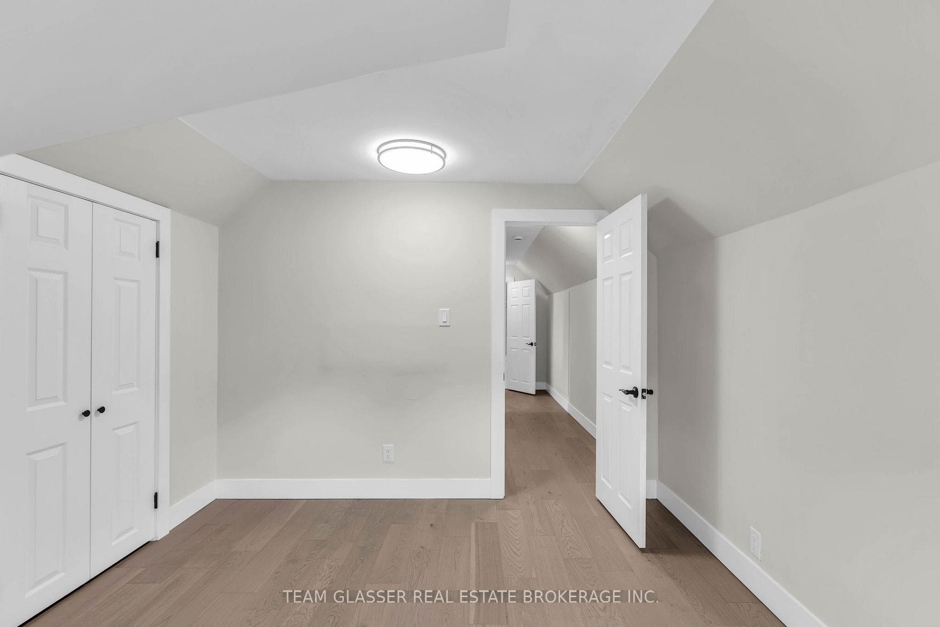 89 Elm Street photo 20