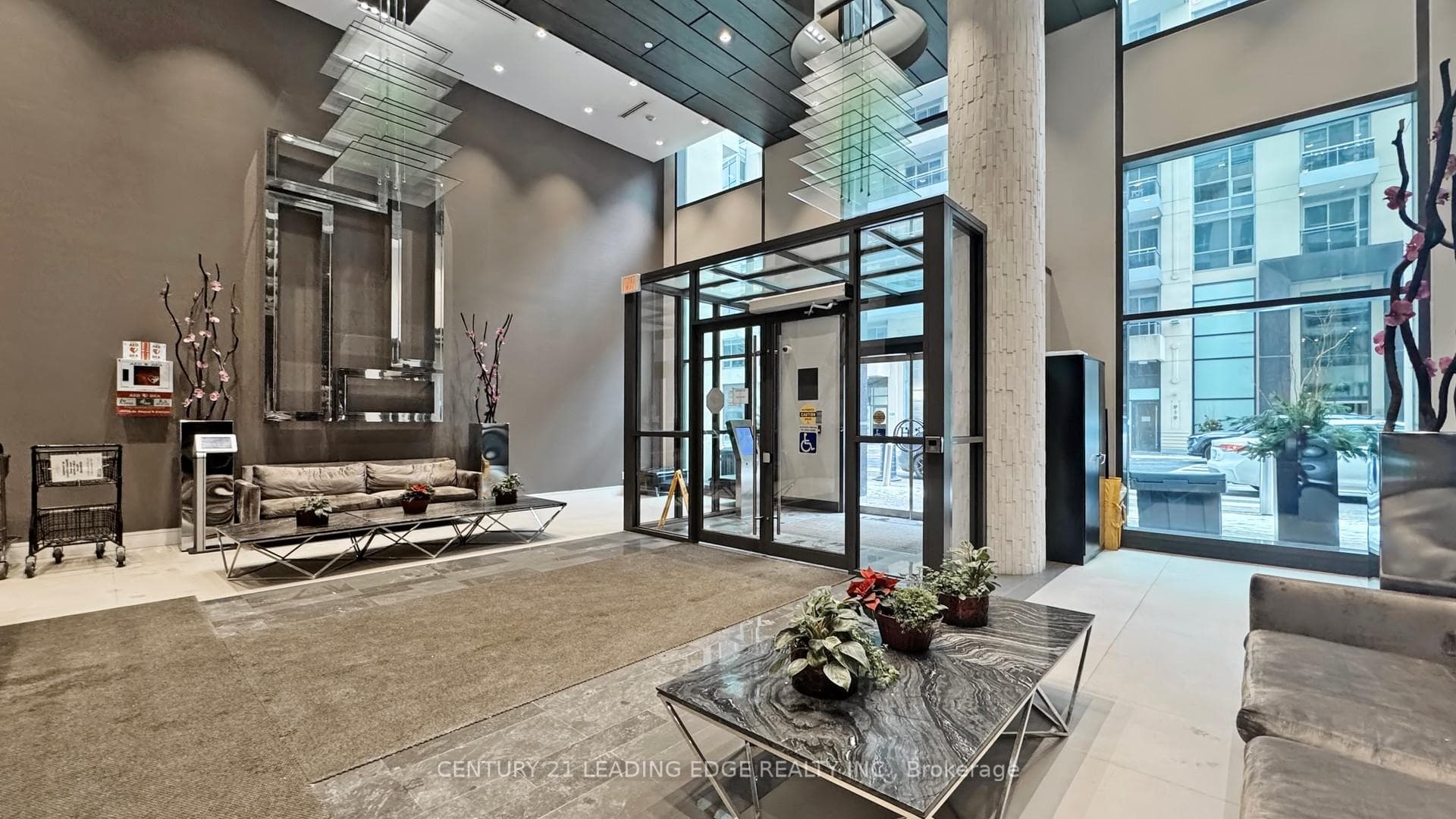 9205 Yonge Street Unit 1611 photo 6