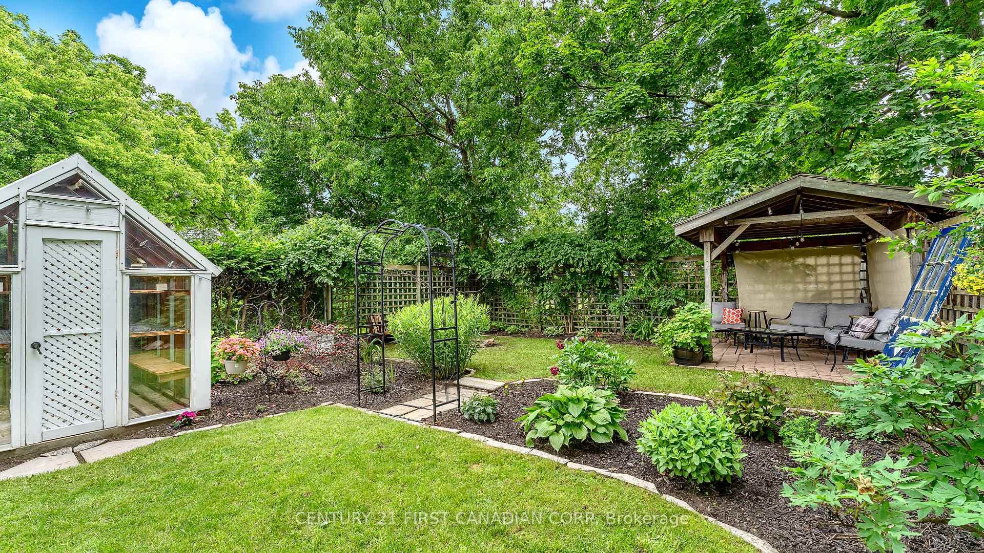 134 Elliott Street photo 25