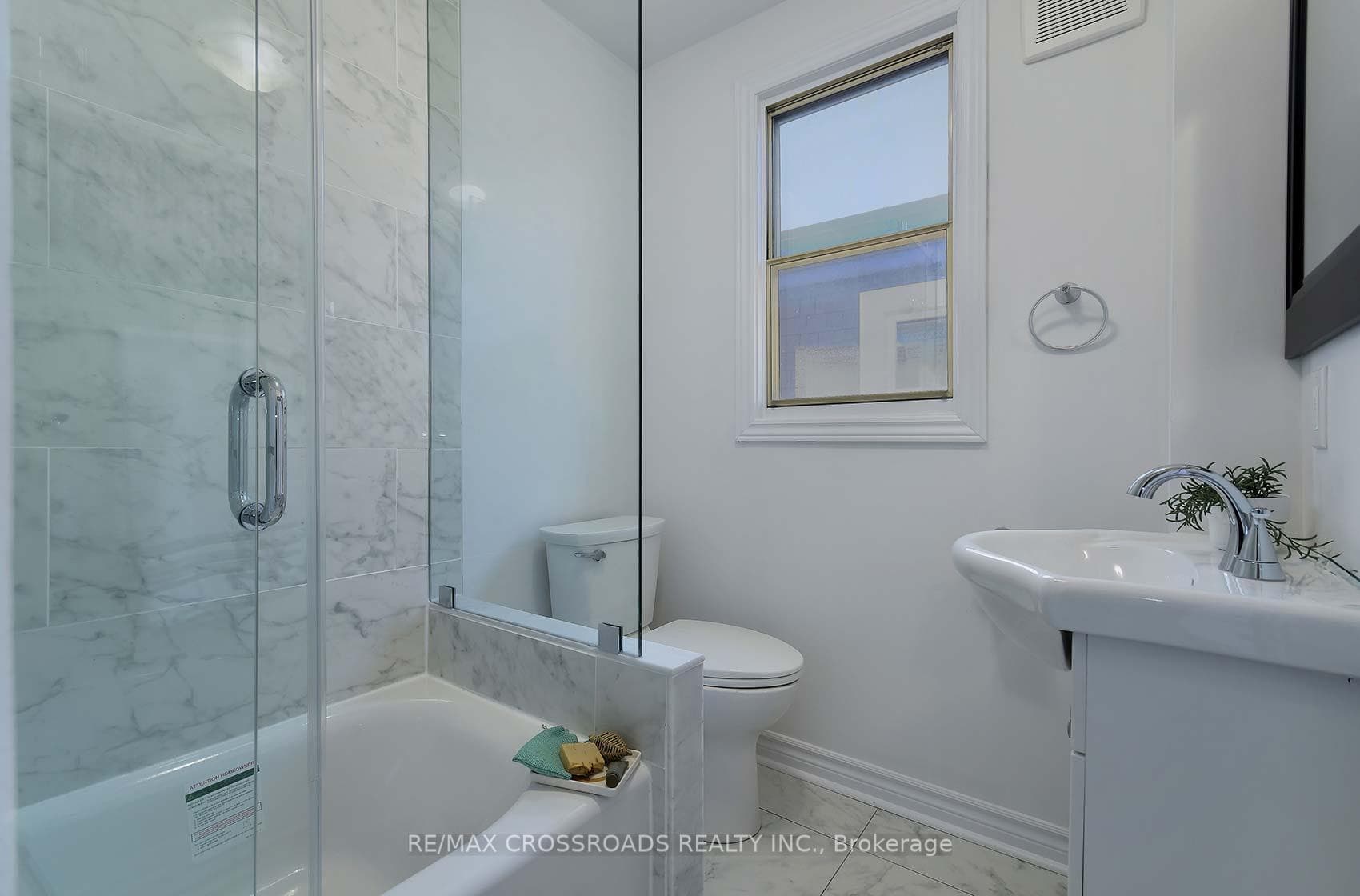 54 Winston Avenue photo 24