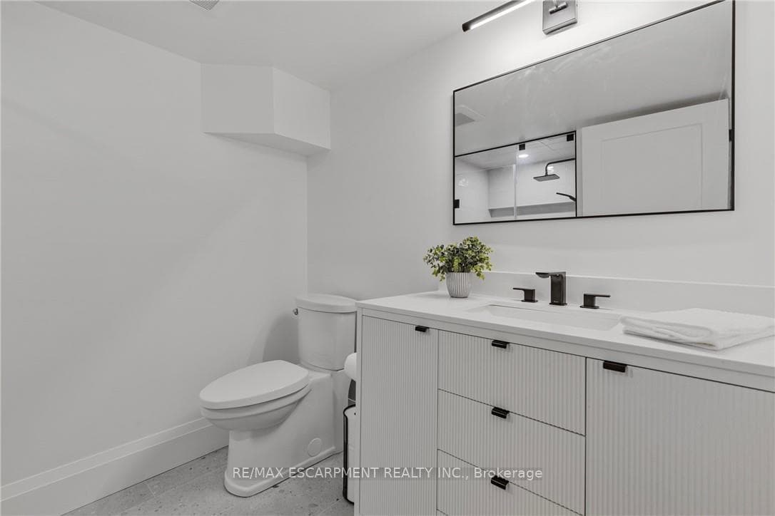 2073 Maplewood Drive photo 34