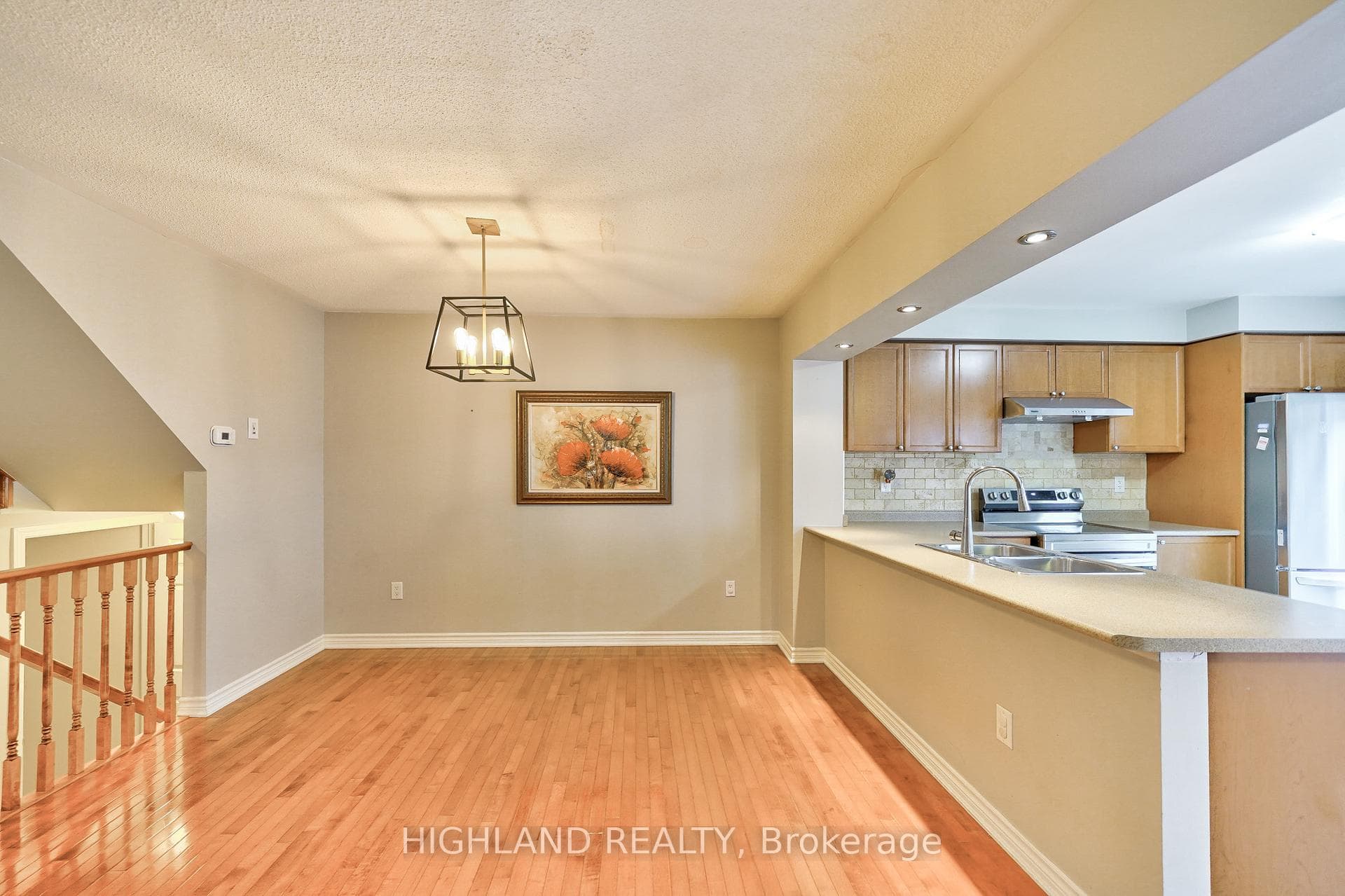 793 Howden Crescent photo 5
