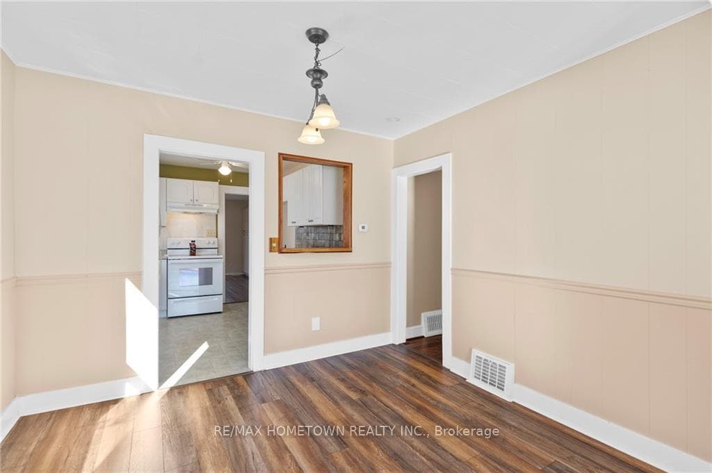 604 KING Street photo 14