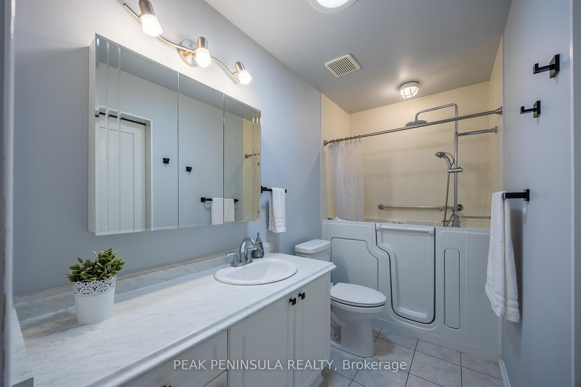 9 Walsingham Drive photo 6