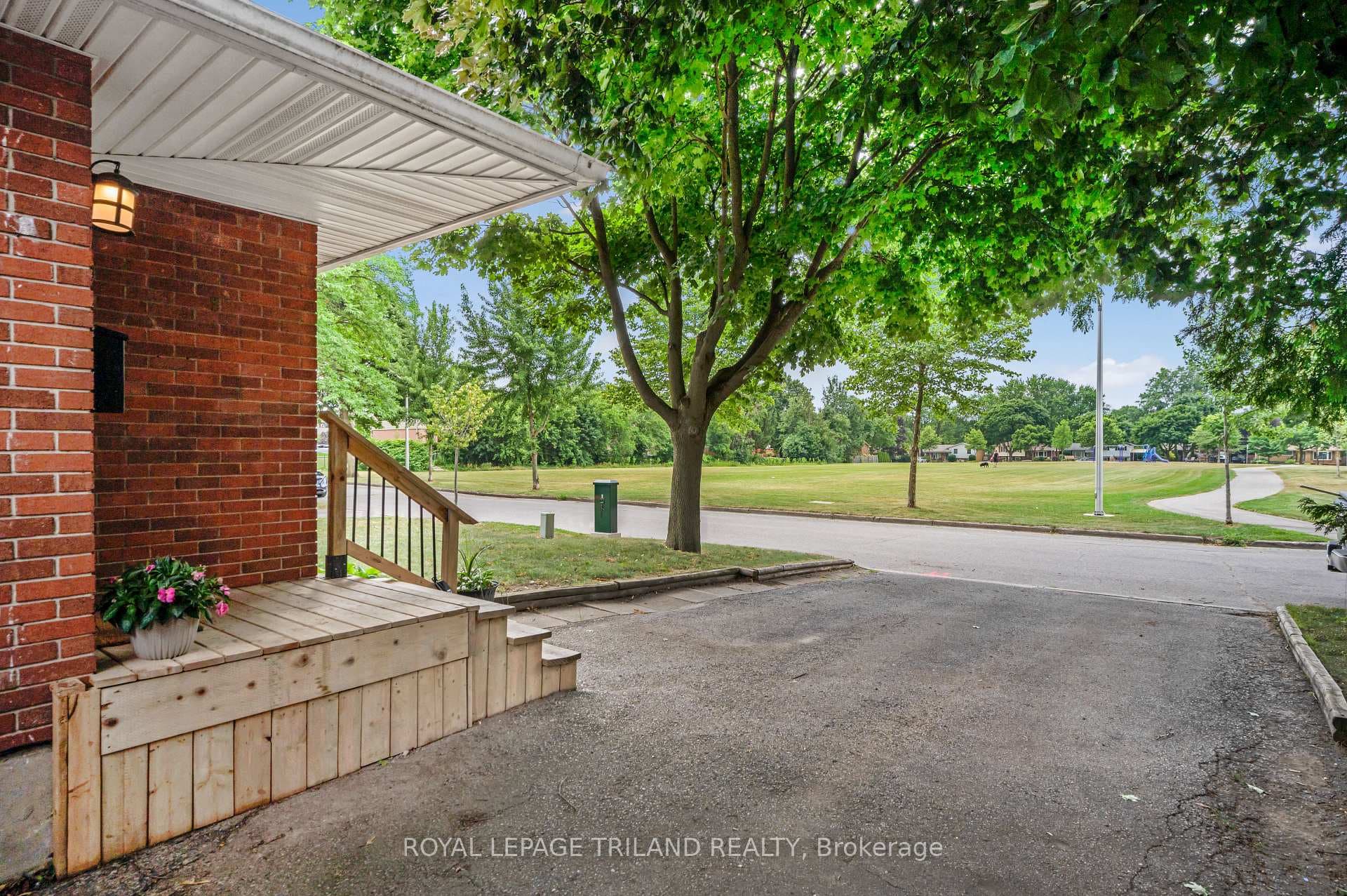 73 GENEVIVE Place photo 4