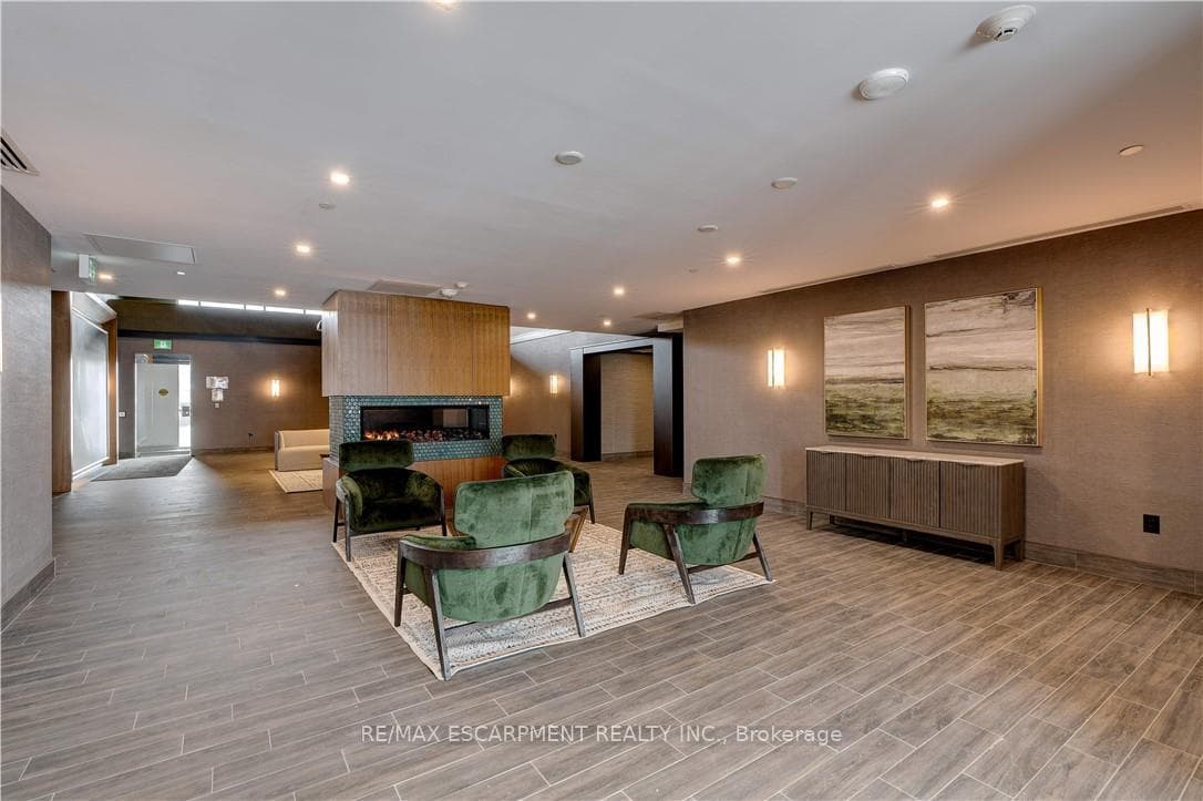 450 Dundas Street Unit 1204 photo 7