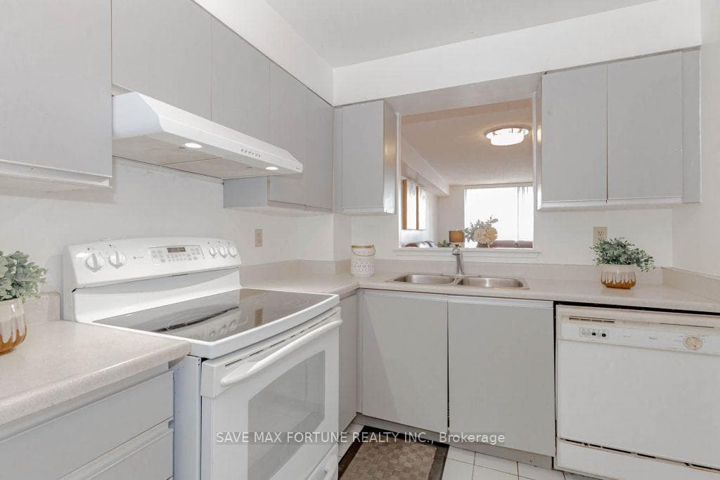410 Mclevin Avenue Unit 812 photo 8