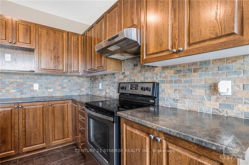 359 NESTLETON Street photo 9