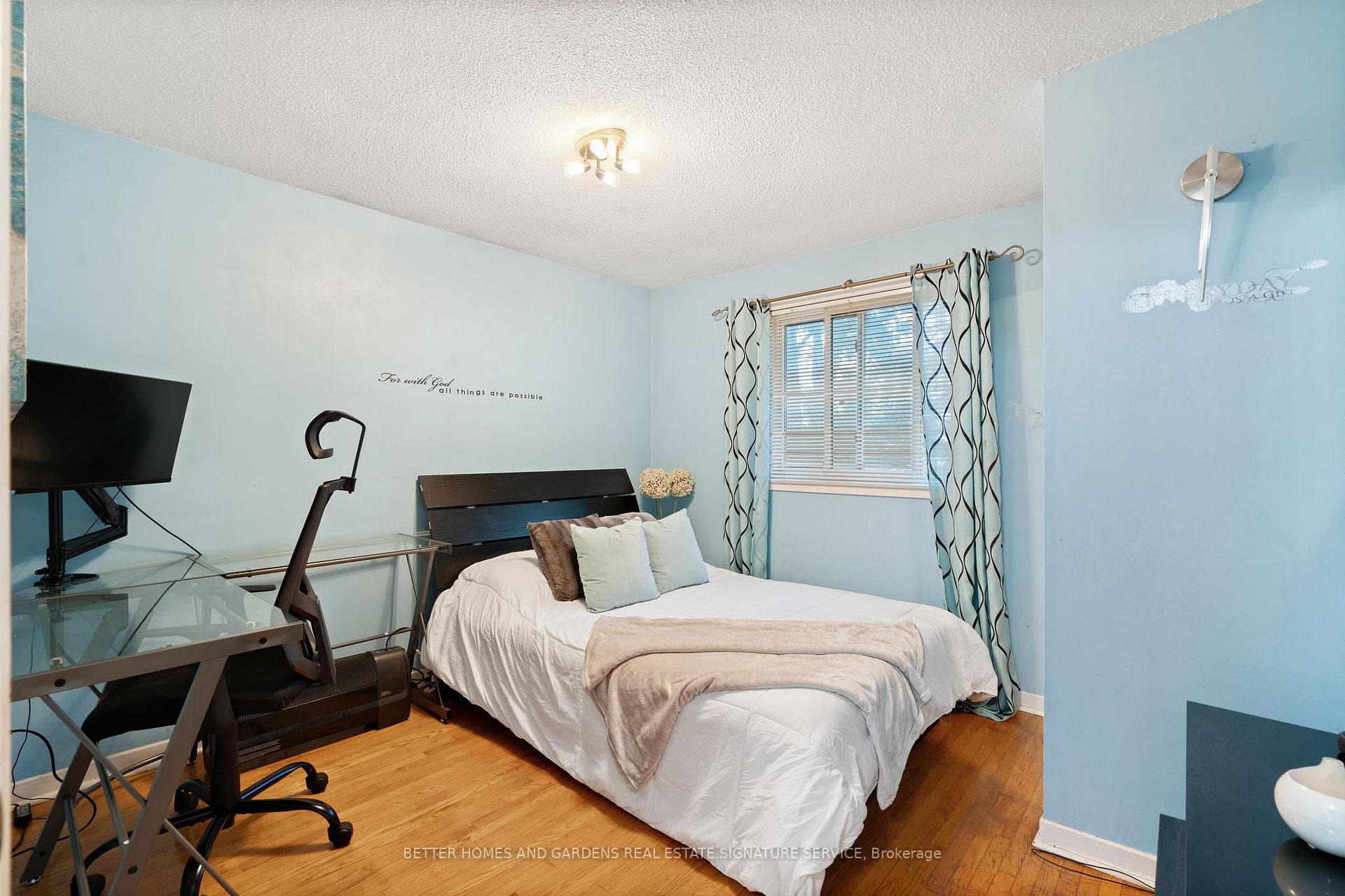 upper level 2nd bedroom