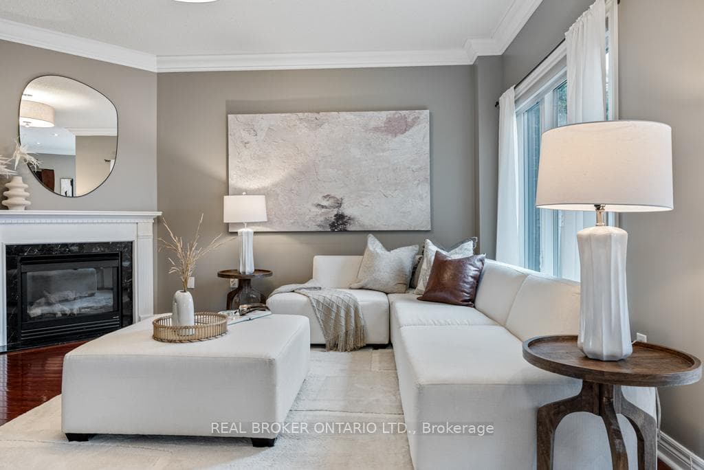 2576 Armour Crescent photo 6