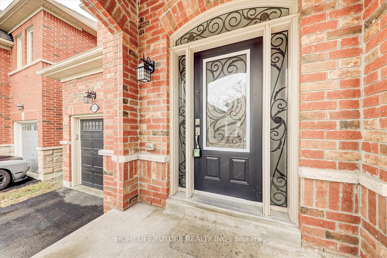 1521 Elmsley Drive photo 5